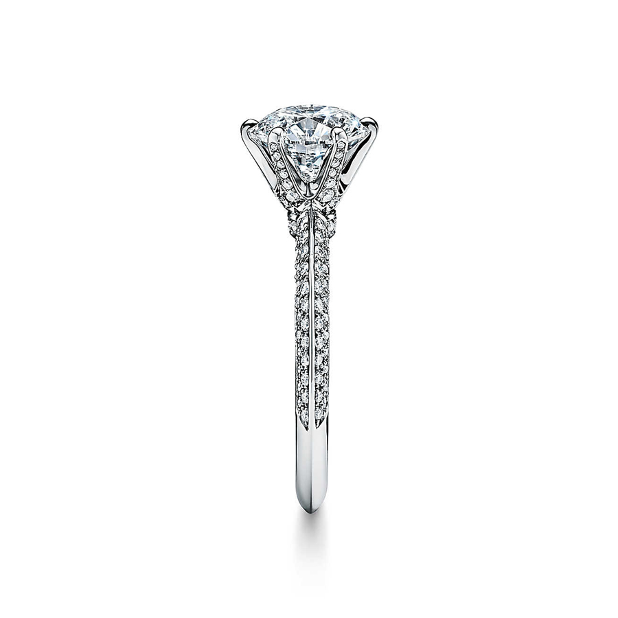 1,5 Carat Brilliant Crown Pave